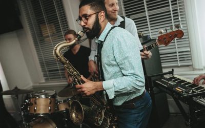 Choosing Between a DJ and a Live Wedding Band: Finding Your Perfect Soundtrack